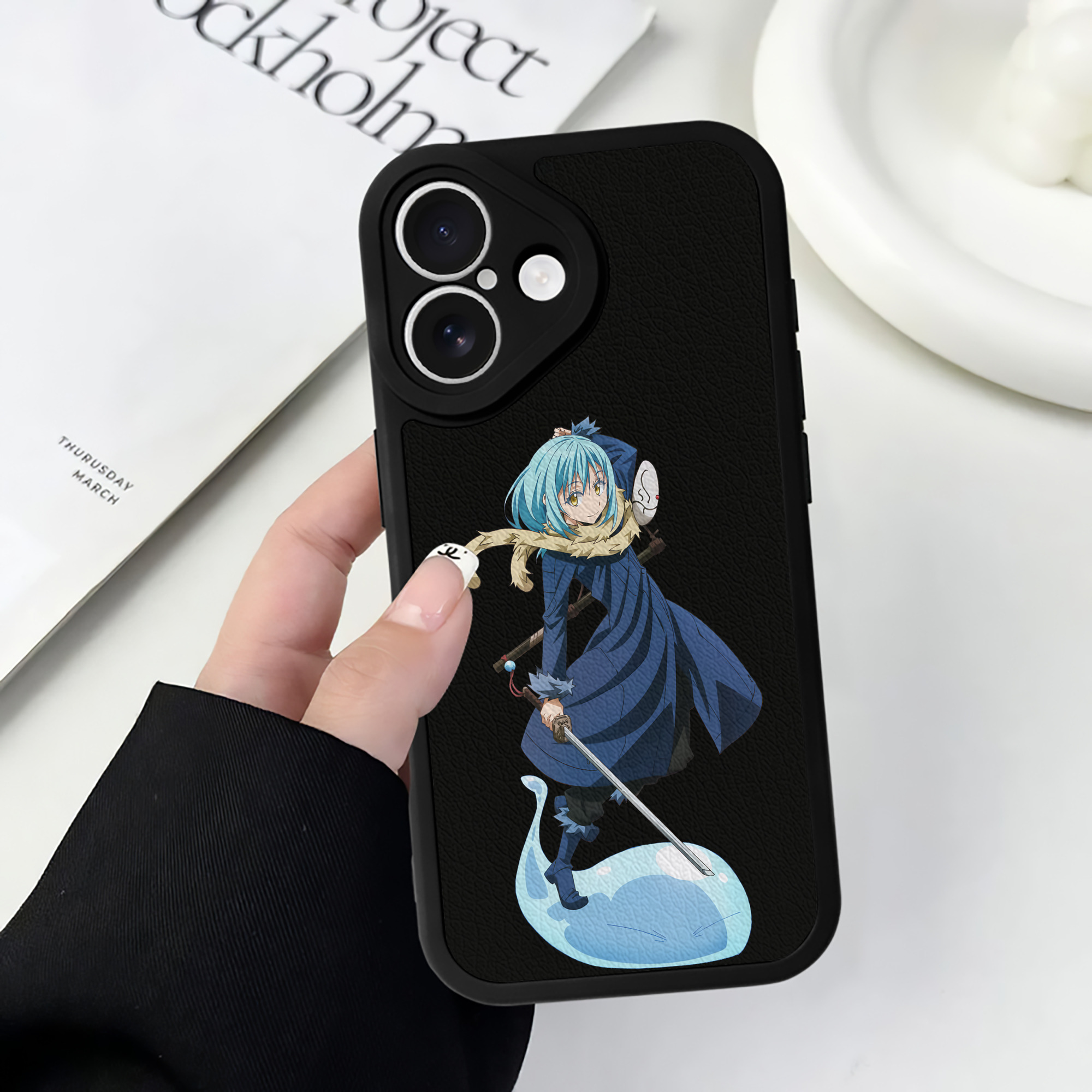 転スラ Regarding Reincarnated to Slime 【iPhone 16シリーズ対応】シリコンスマホケース（レザー調） 材質：シリコン